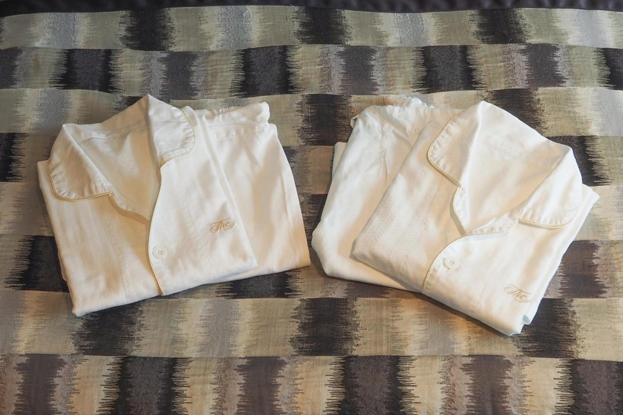 Hotel New Otani Tokyo The Main Exteriér fotografie Two folded shirts